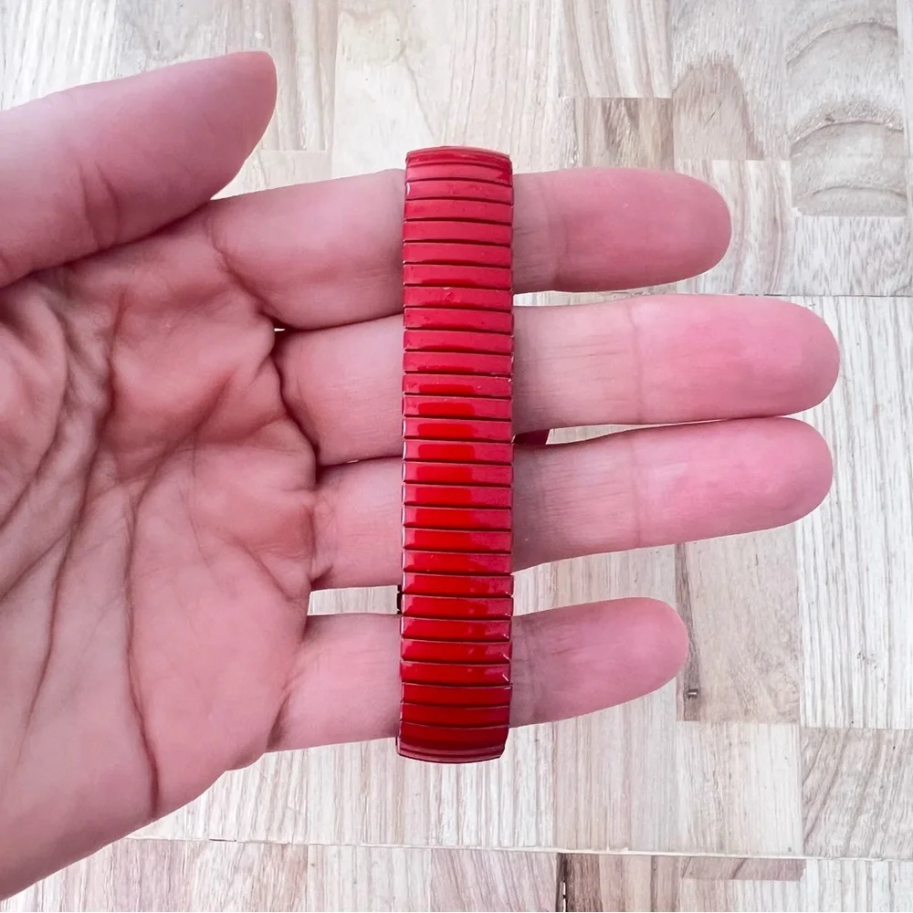 Time ladies red and white bracelet watch NEW BATTERY
